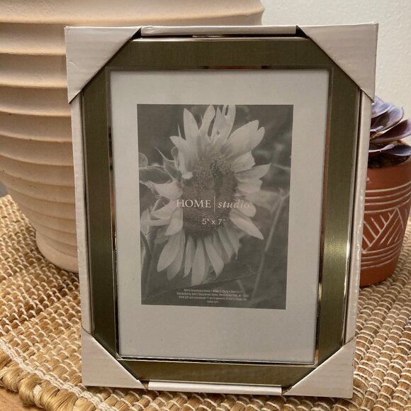 Home Studios Sage Greeen Silver Easel Back Picture Frame 5" X 7" New in Box - Picture 2 of 5